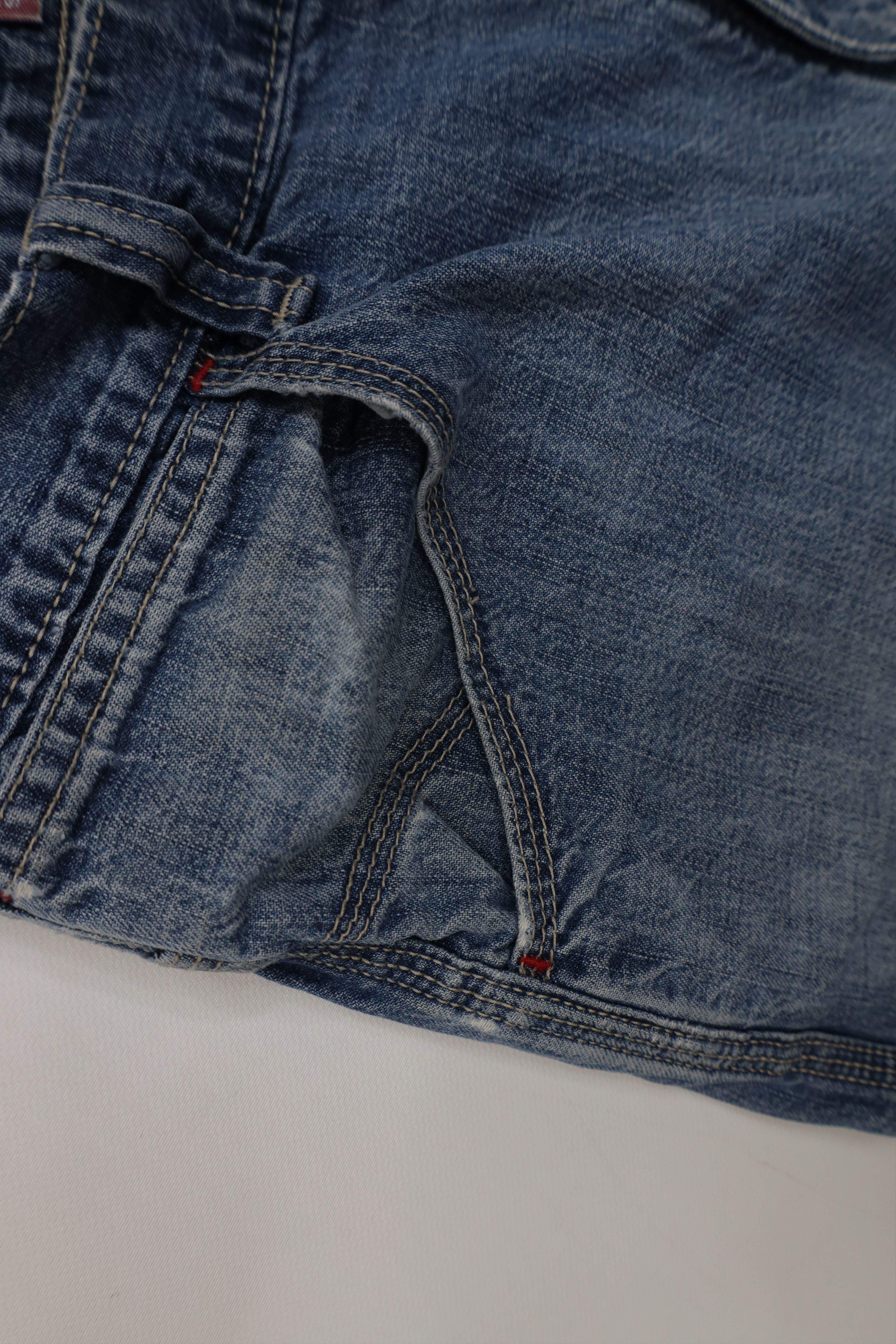 Levi's Vintage Y2K 2003 Levis Worker Big Pocket Dungaree Shorts Size US 33 - 7 Thumbnail