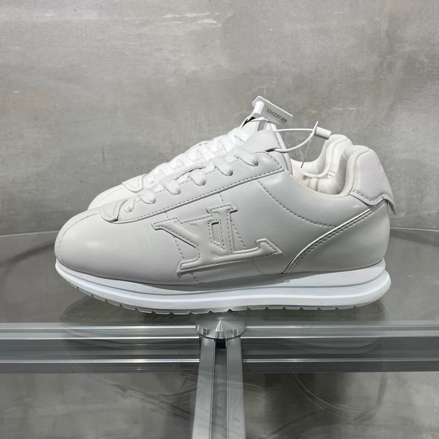Louis Vuitton LV White Sneakers UK7.5 41.5 Size US 8.5 / EU 41-42 - 3 Thumbnail