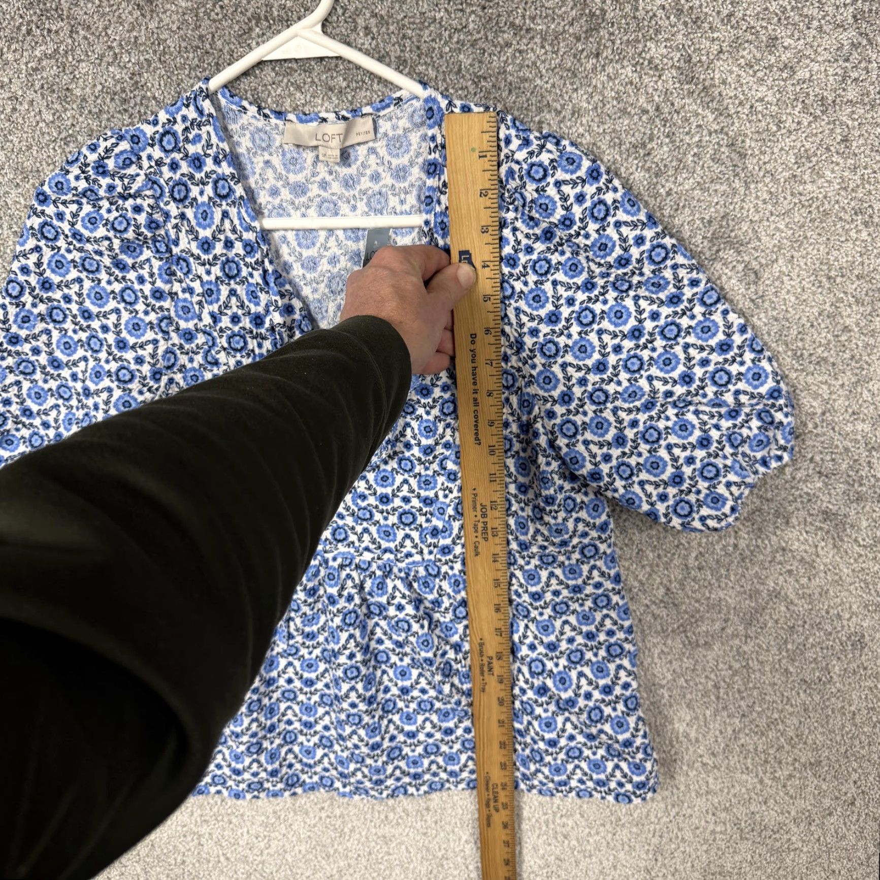 Loft LOFT Womens Blouse Petite SP Blue Floral Puff Sleeve V-Neck Knit Pullover Short Sleeve NWT Size S / US 4 / IT 40 - 2 Thumbnail
