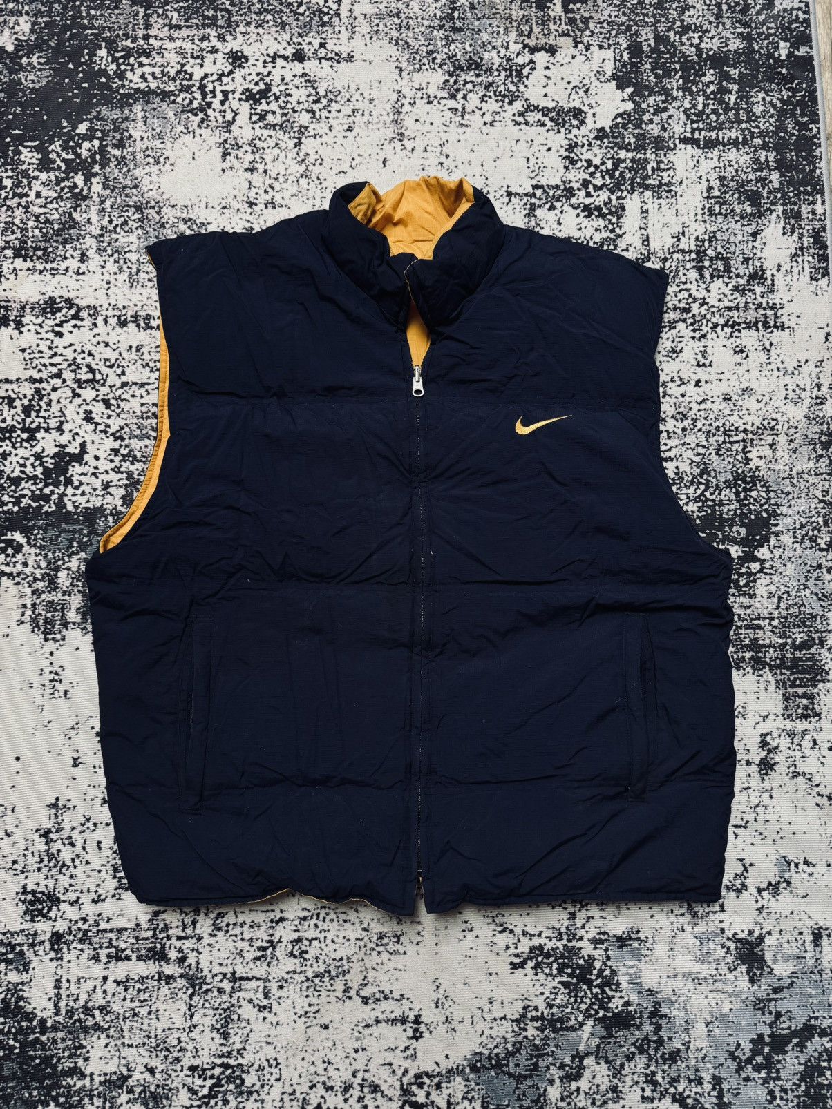 Nike Vintage 90's Nike Drill Black Puffer Vest Big reverse Logo Size US XL / EU 56 / 4 - 2 Thumbnail