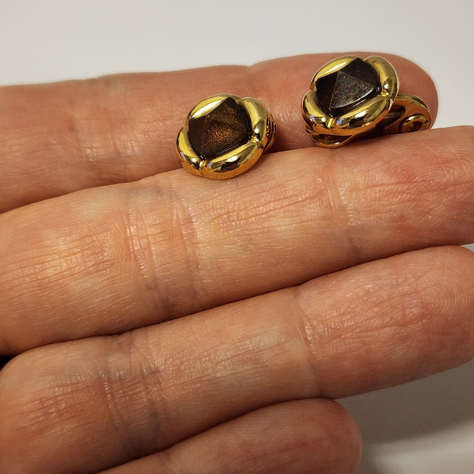 Monet VTG Monet earrings clip on gold tone brown cut stone JB1 Size ONE SIZE - 1 Thumbnail