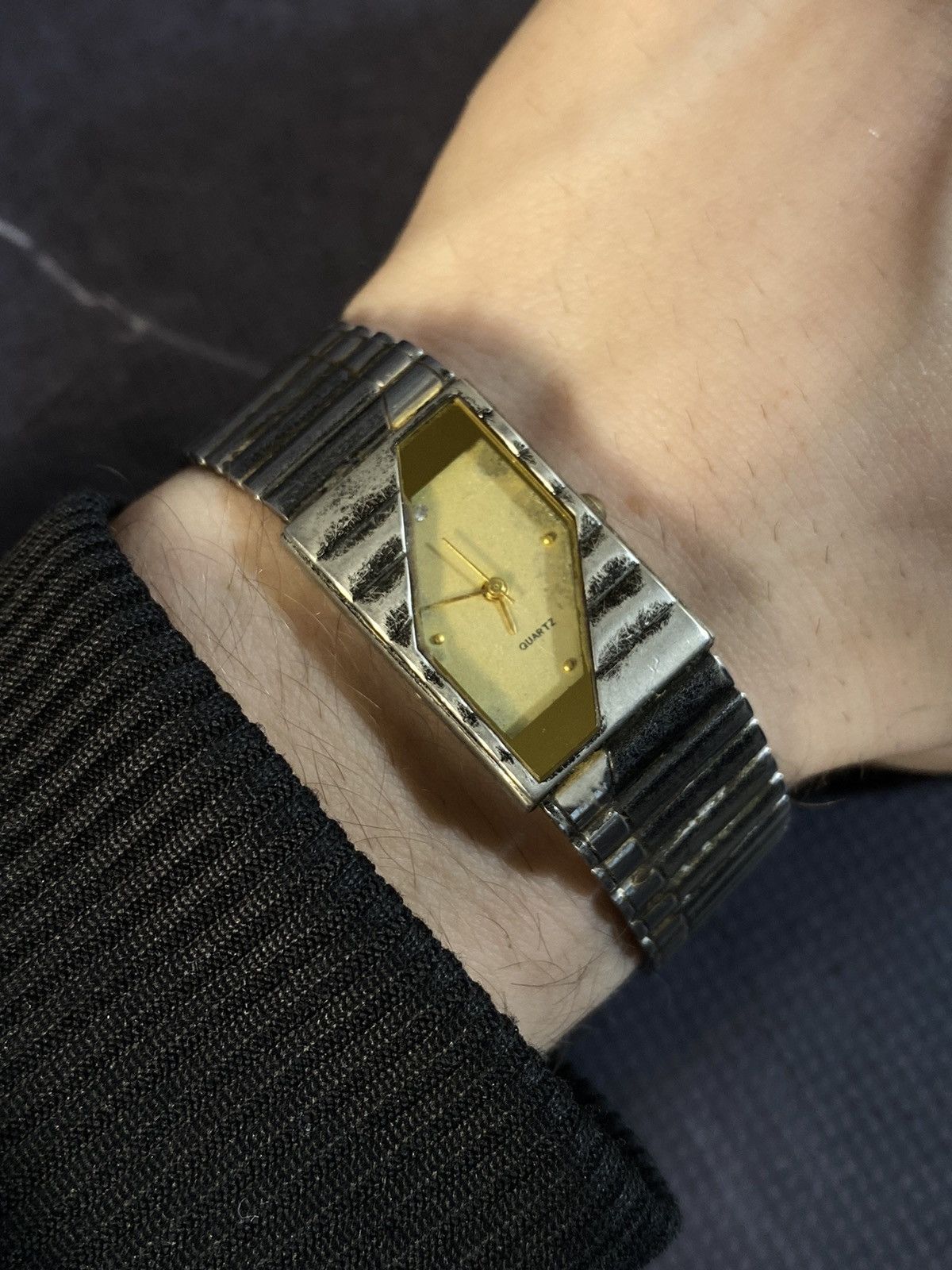 Vintage Unique Quartz Watch with Pattern Japanese Brand Size ONE SIZE - 3 Thumbnail