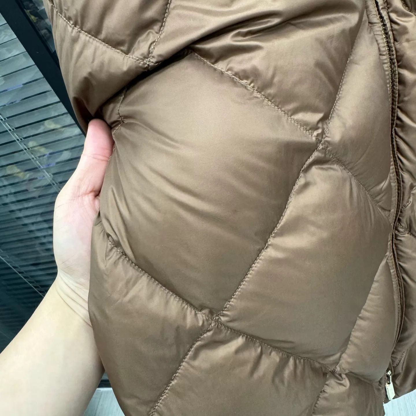 Max Mara MaxMara Quilted Hooded Zipper Waist Vest Caramel 40 99N wm Size S / US 4 / IT 40 - 6 Thumbnail