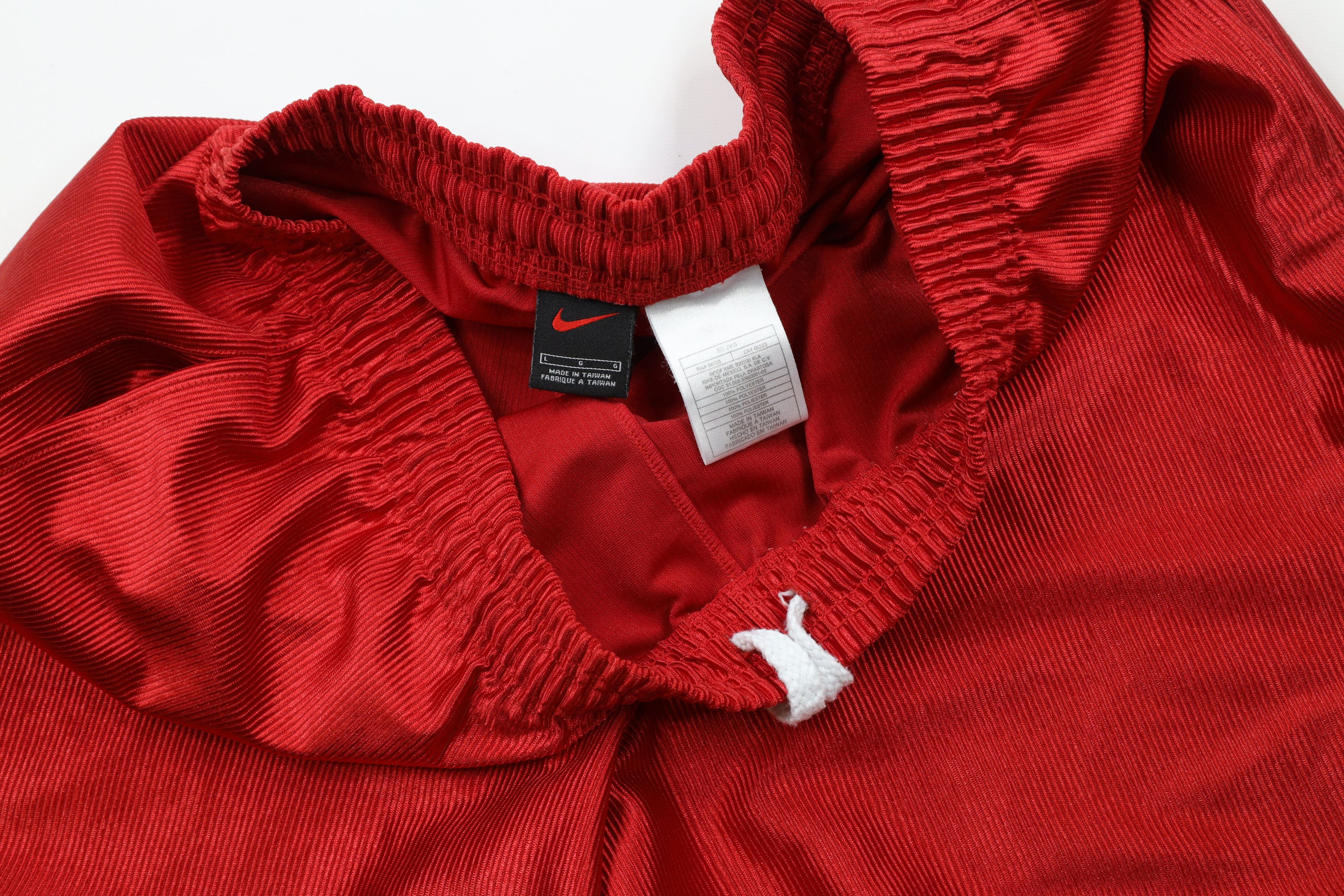 Nike × Vintage Vintage 90s Nike Swoosh Heavyweight Basketball Shorts Red Size US 34 / EU 50 - 7 Thumbnail