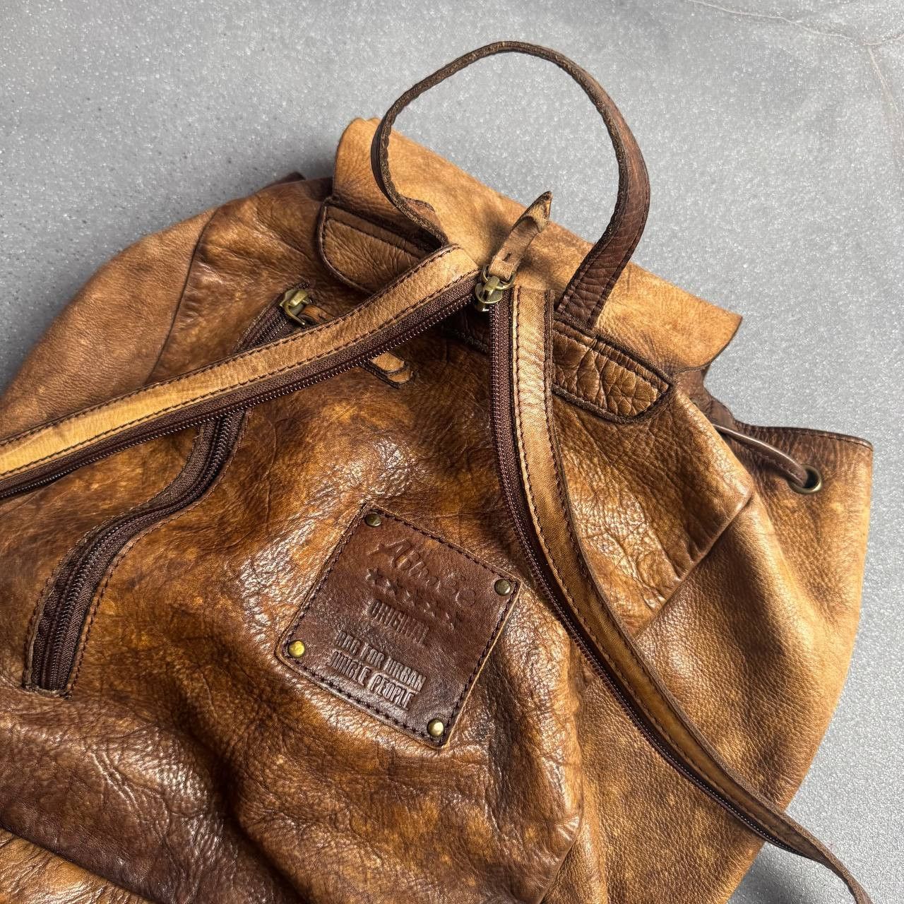 Japanese Brand × Vintage Avant Garde Faded Leather Backpack Size ONE SIZE - 11 Thumbnail