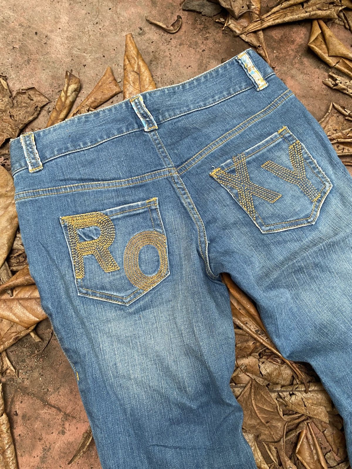 Juicy Couture Y2k Roxy Flare bell bottom jeans with script on back pocket Size 28" / US 6 / IT 42 - 4 Thumbnail