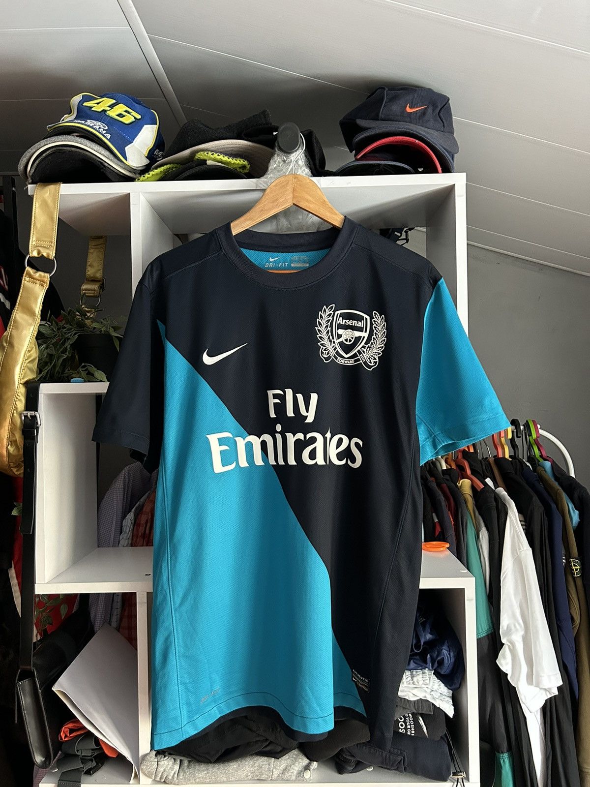 Nike ARSENAL 2011/2012 Nike AWAY FOOTBALL SHIRT JERSEY Size US L / EU 52-54 / 3 - 1 Thumbnail
