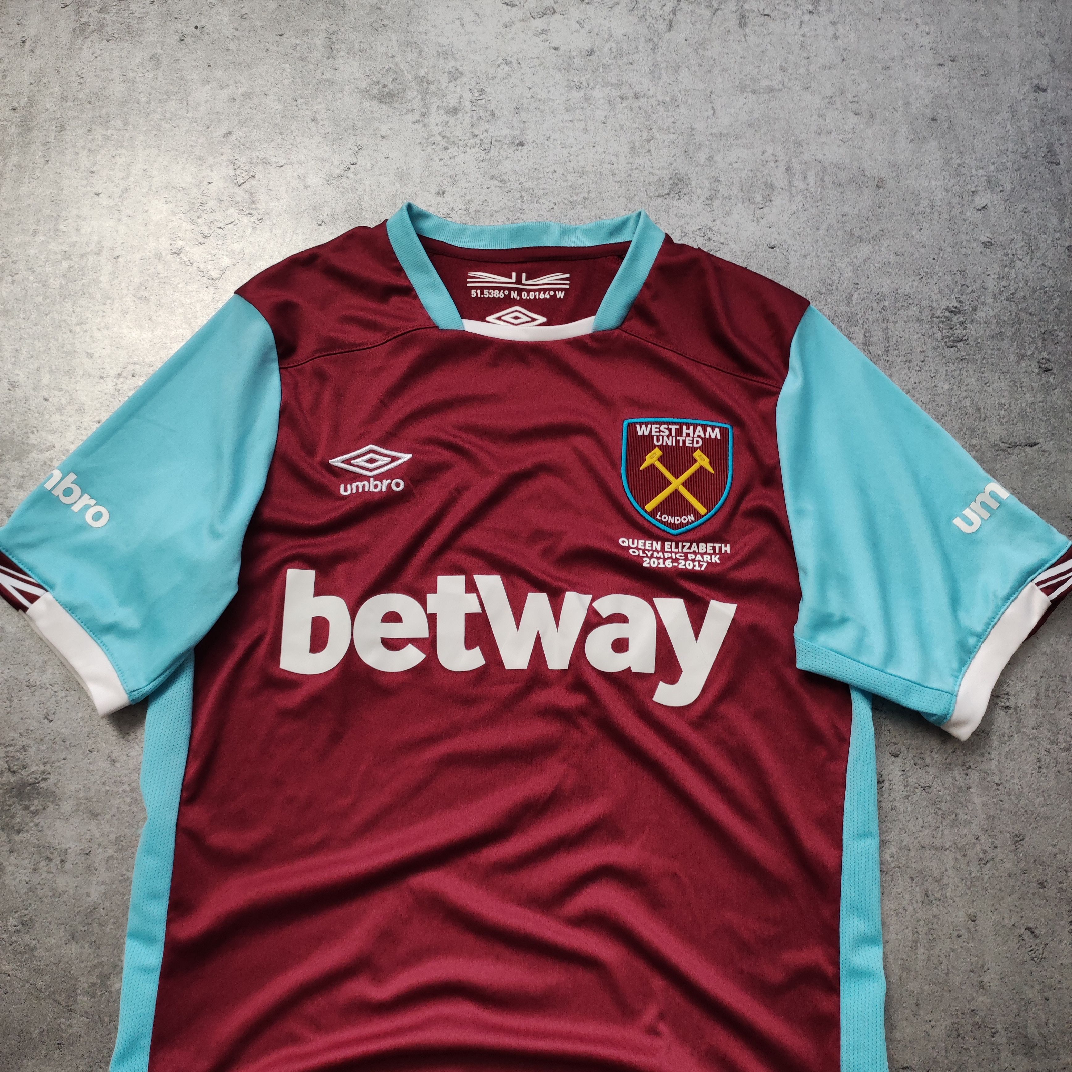 Vintage RARE Vintage West Ham United 2016 Home Umbro Jersey Size US S / EU 44-46 / 1 - 3 Thumbnail
