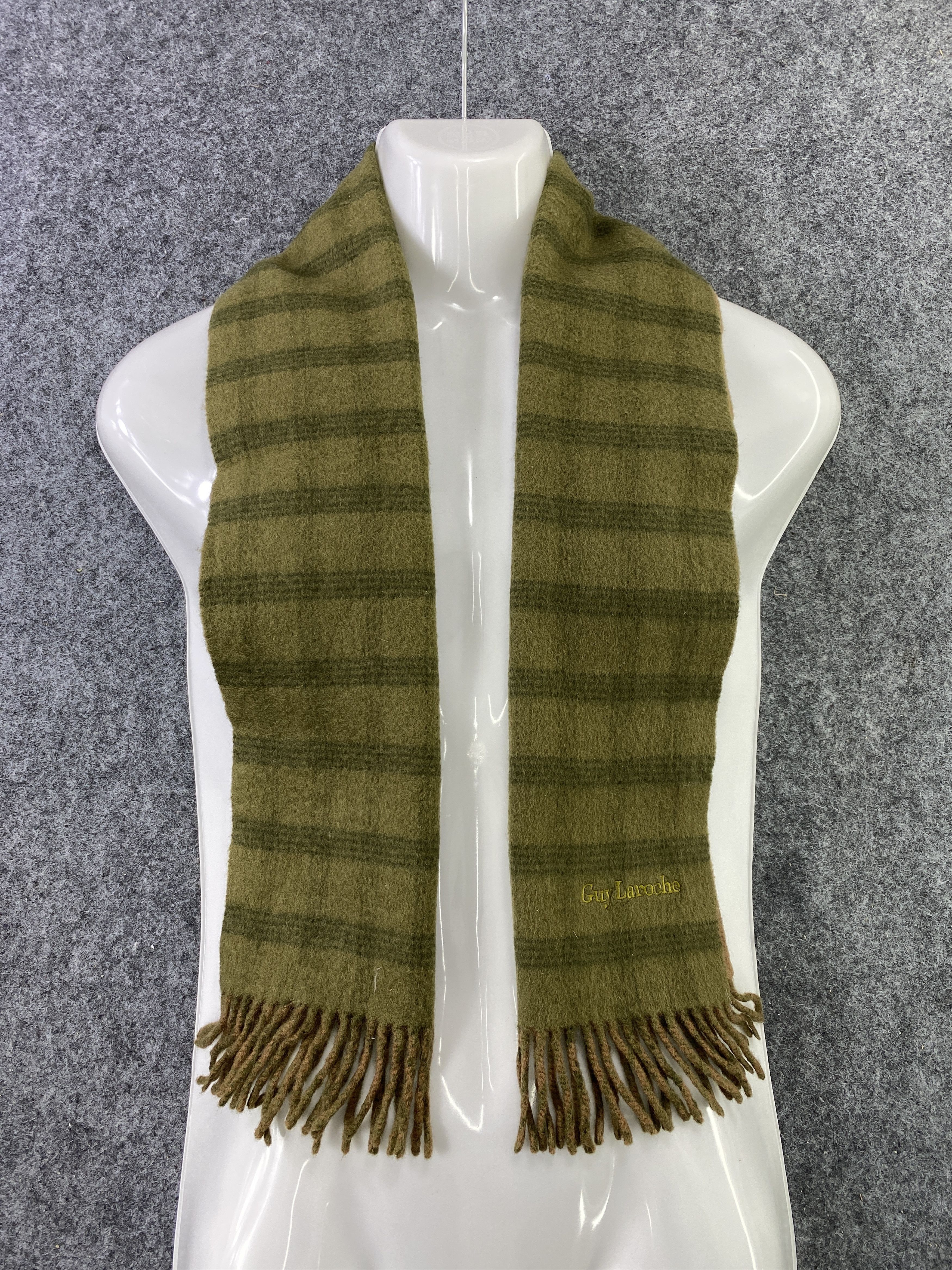 Guy Laroche Scarf / Muffler / Neckwear -T457