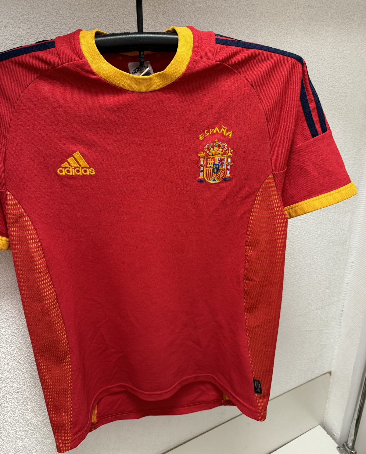 Vintage Spain vintage soccer jersey M size equipment 2002 Size US M / EU 48-50 / 2 - 3 Thumbnail