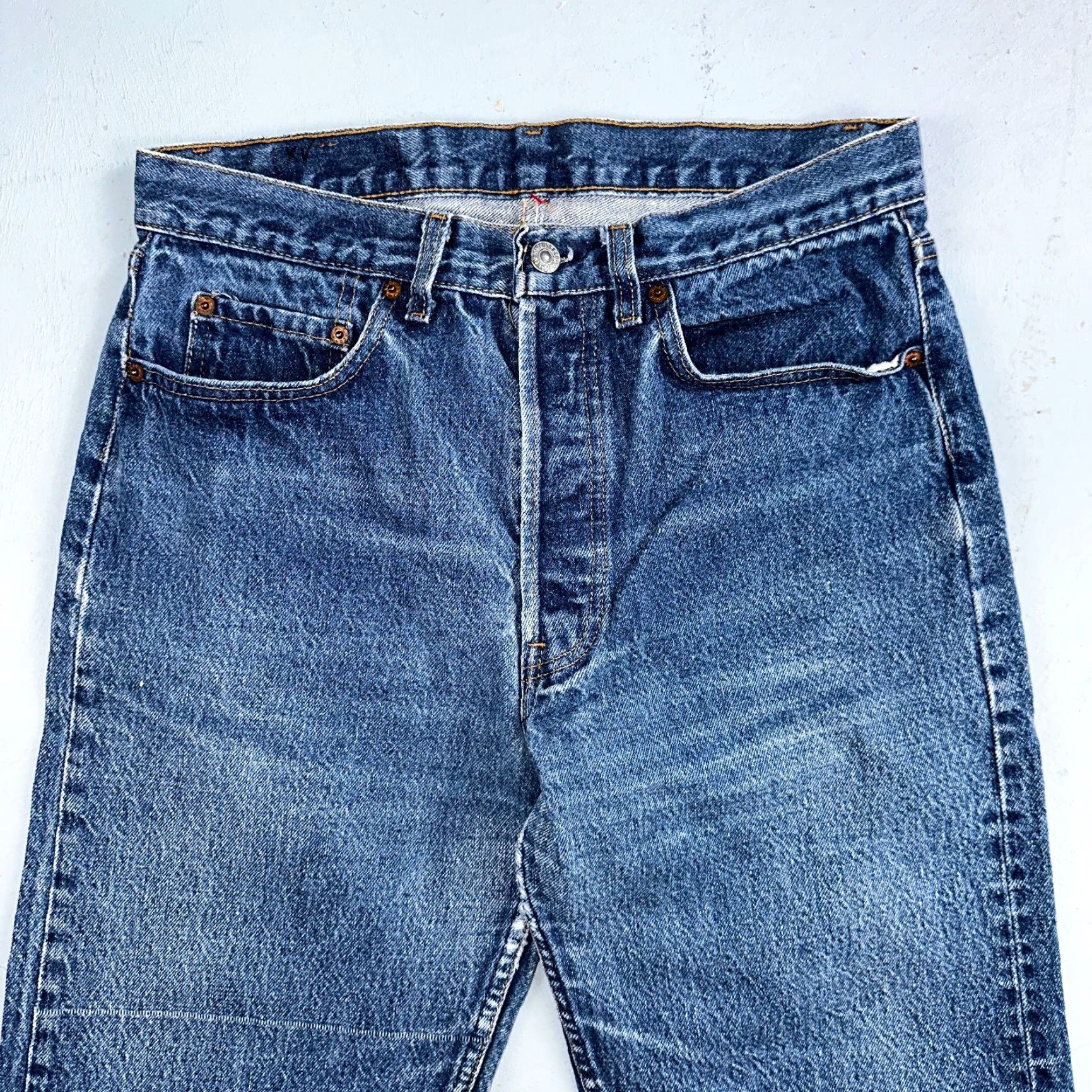 Levi's VINTAGE Levi's 501 Jeans Straight Leg 33x32 Blue Medium Wash 90s Mens Size US 33 - 2 Thumbnail