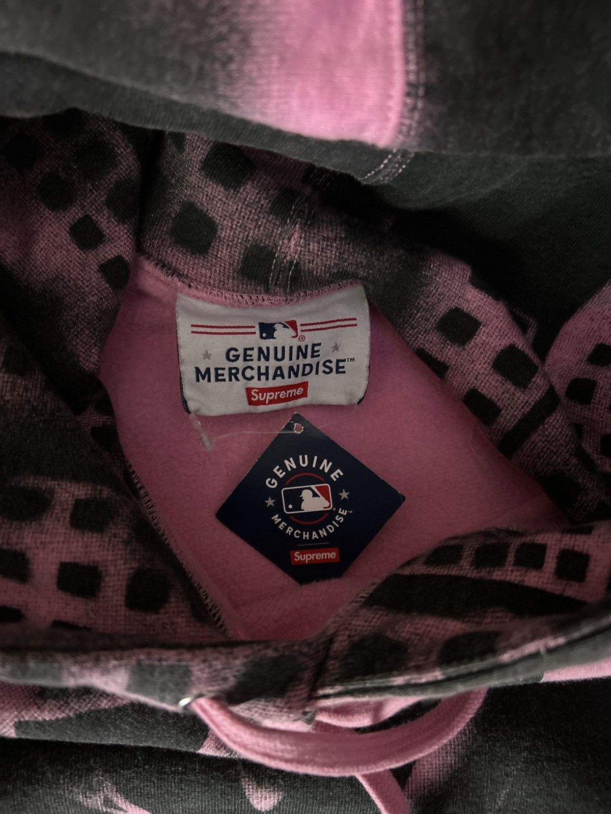 MLB × Supreme Supreme x Yankees collab in pink Size US M / EU 48-50 / 2 - 6 Thumbnail
