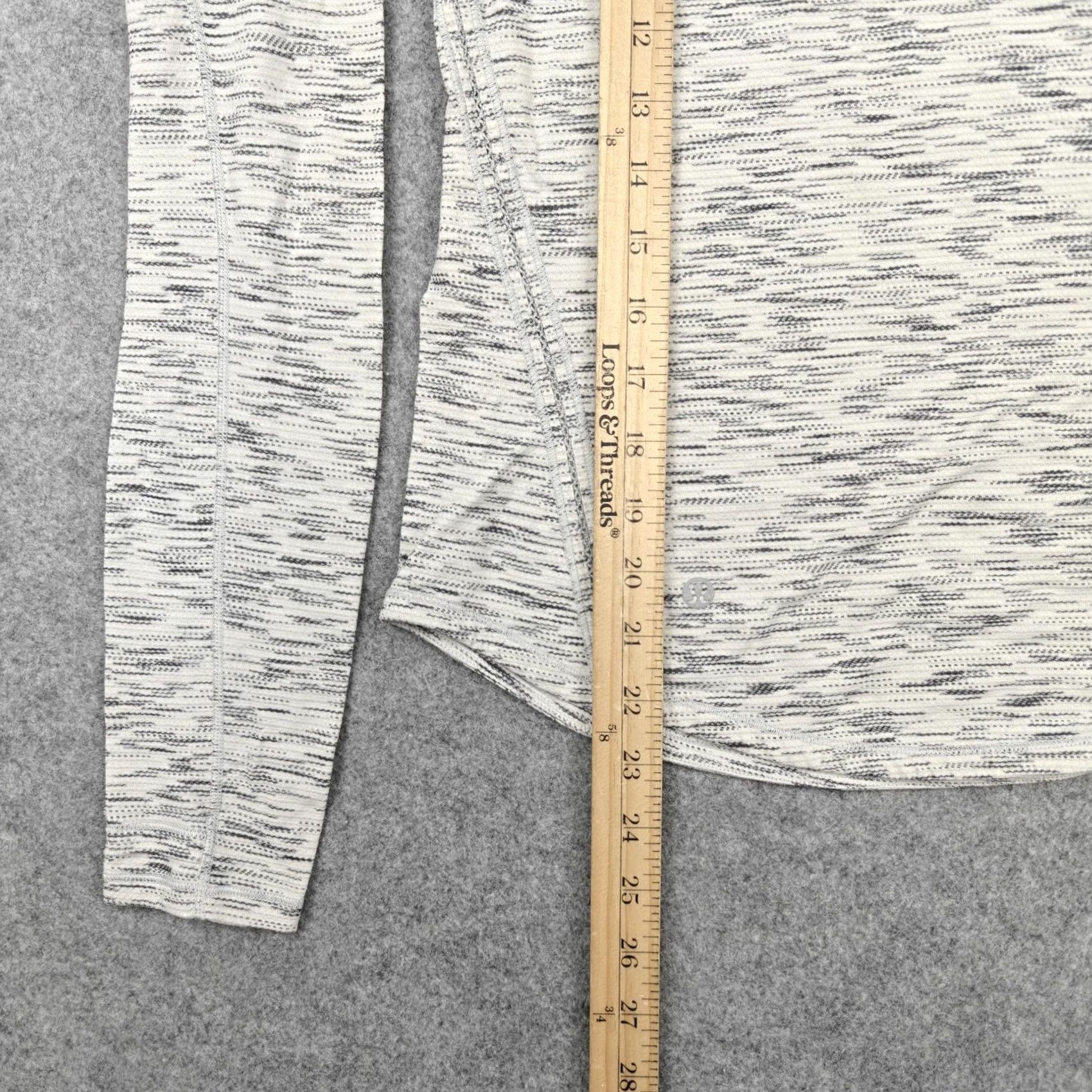 Lululemon Lululemon Swiftly Tech Shirt Womens 8 Gray Long Sleeve Running Athletic Seamless Moisture Wicking Crew Neck Slim Fit Plain Solid Vintage No Size M / US 6-8 / IT 42-44 - 5 Thumbnail