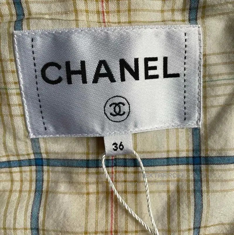 Chanel Chanel White Women’s Jacket with Trim . Size S / US 4 / IT 40 - 3 Thumbnail