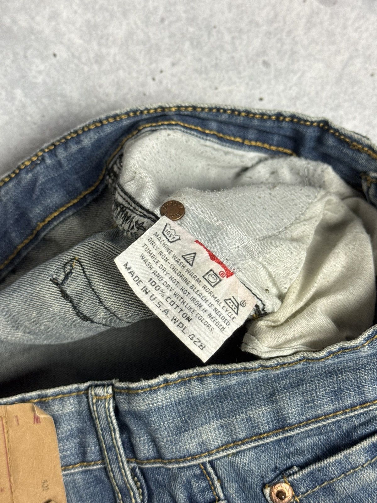 Levi's Vintage Clothing Vintage Levis 501 Made in USA Washed Jeans Size US 32 / EU 48 - 8 Thumbnail