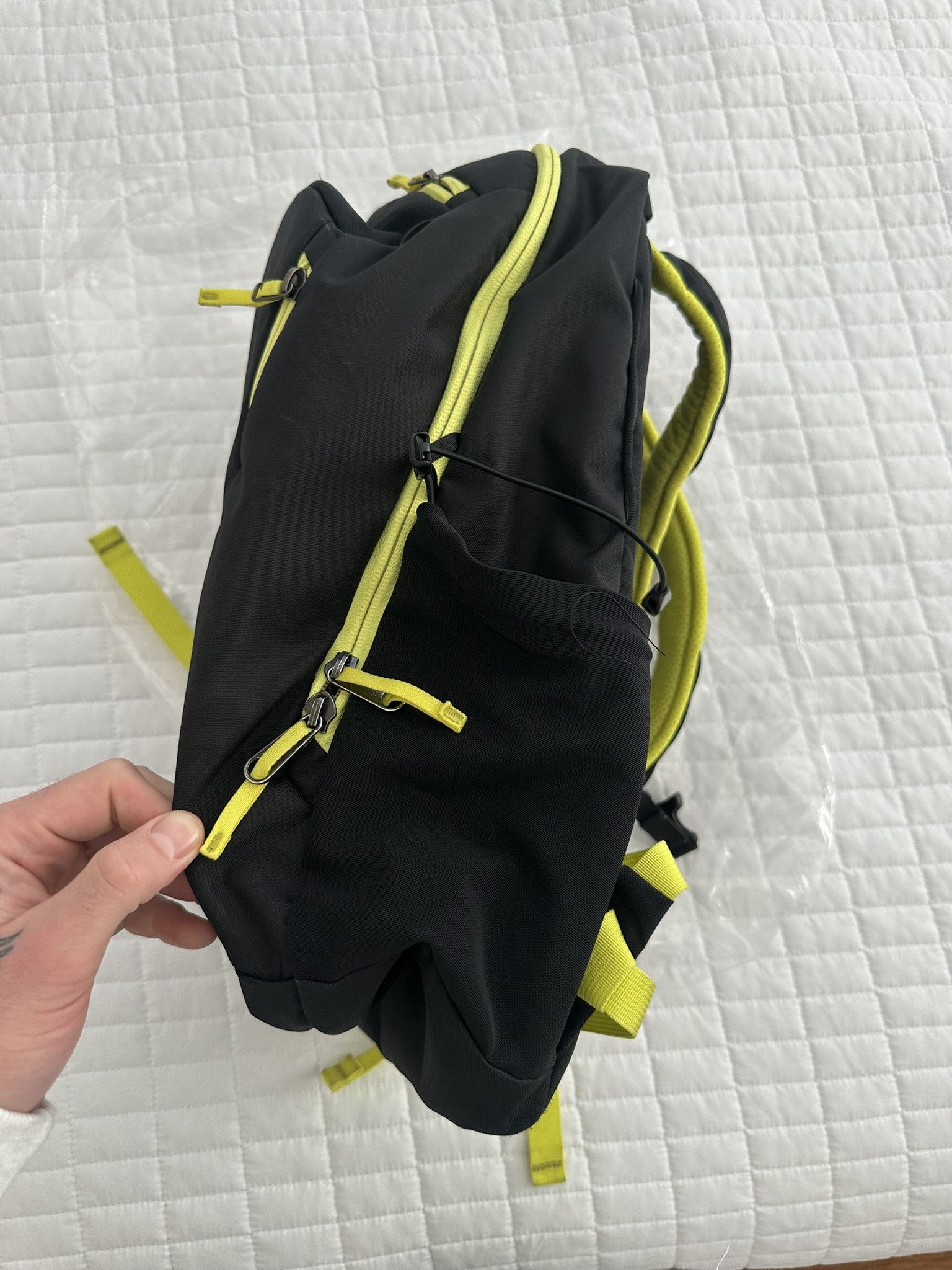 Arc'teryx RARE Arc'teryx Mantis 26L Backpack Black / Olive Moss Size 26 - 14 Thumbnail