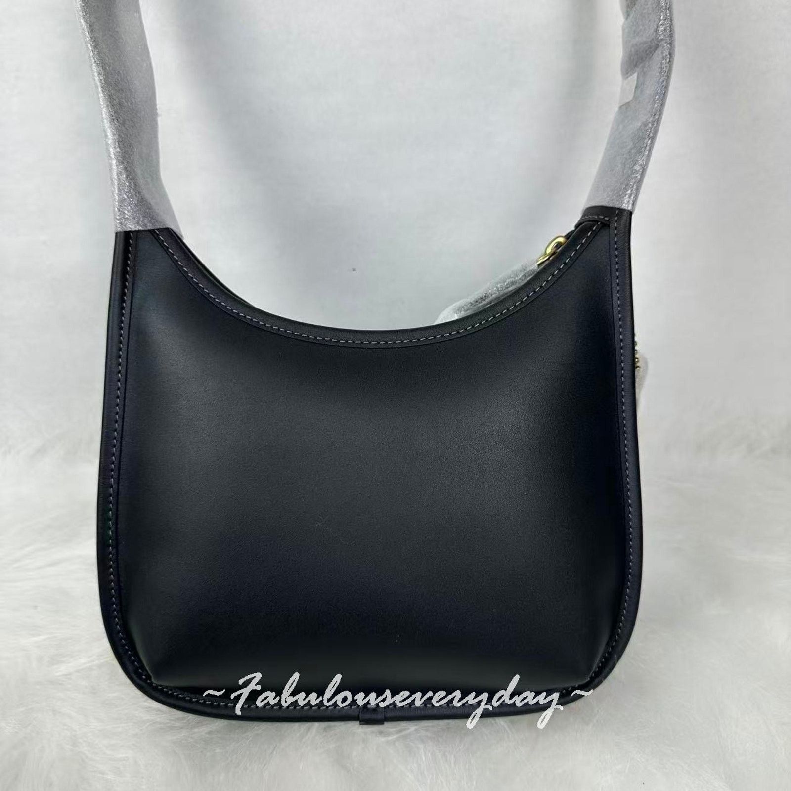 Coach COACH Curve Zip Bag Shoulder Glovetanned Leather/Gold/Black Size ONE SIZE - 2 Thumbnail