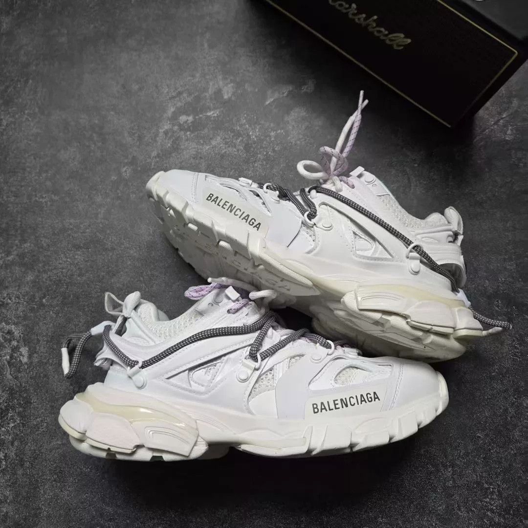 Balenciaga Balenciaga White Lowtop Sneakers 38 Women Size US 7.5 / IT 37.5 - 1 Thumbnail