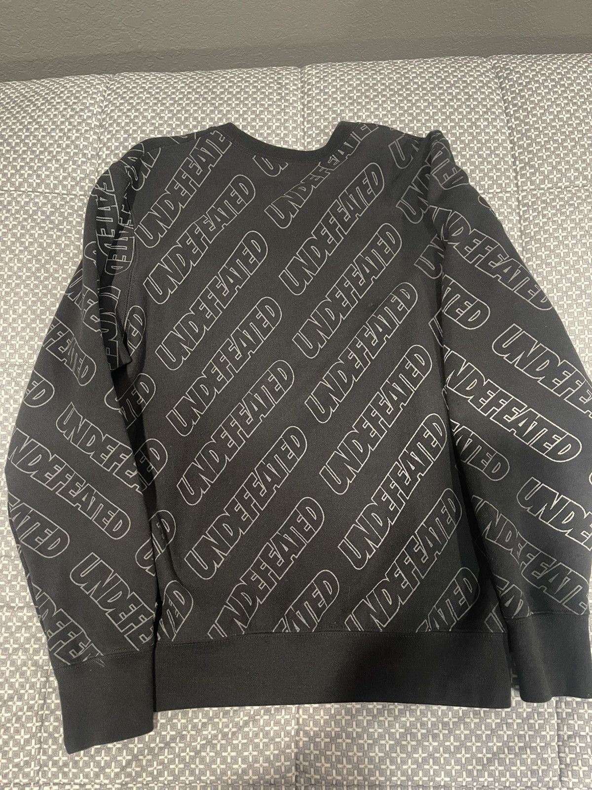 Undefeated Undefeated Repeat Logo Crewneck Size US S / EU 44-46 / 1 - 2 Thumbnail