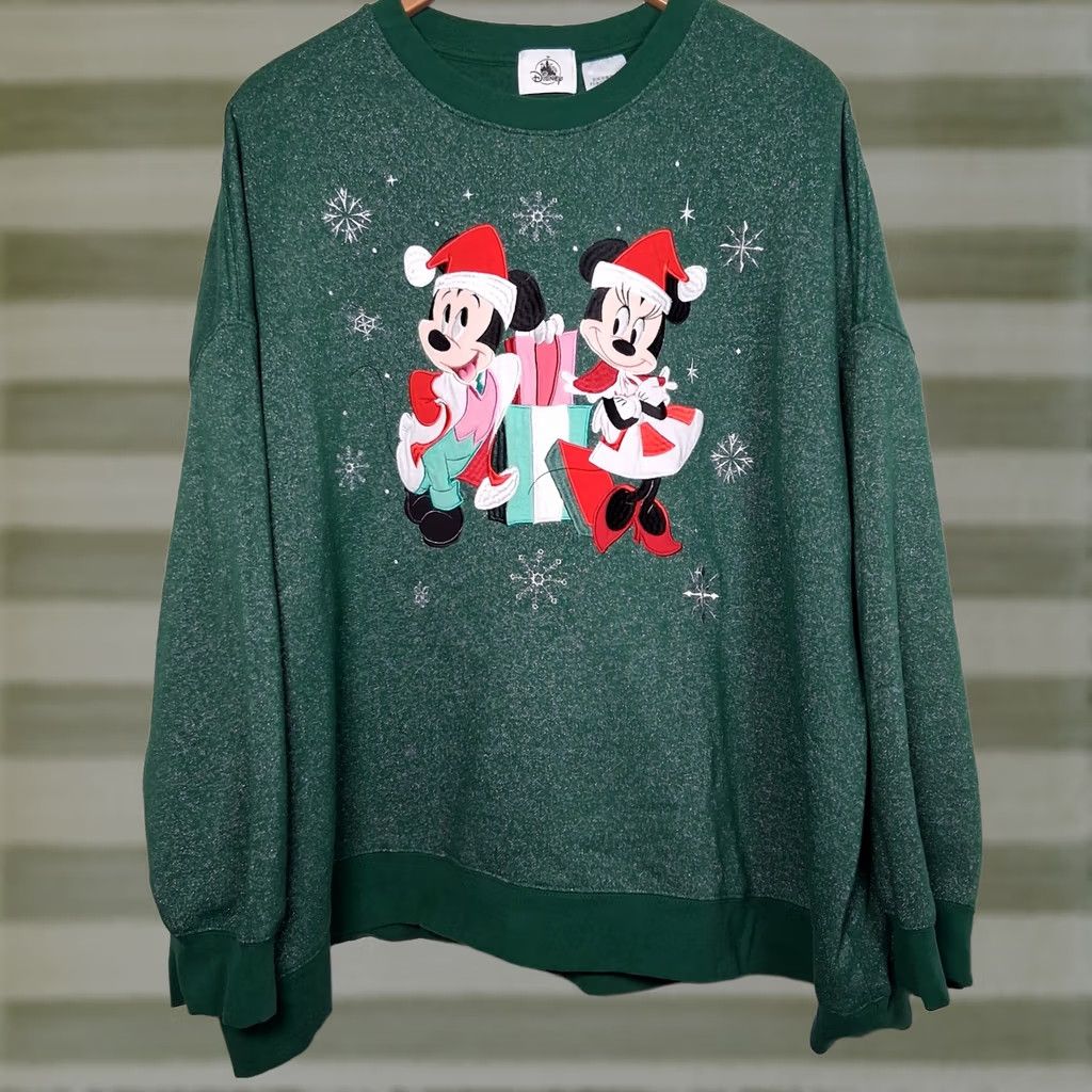 Vintage VINTAGE Disney Parks Christmas Sweatshirt Women Plus Size 3X Green Glitter Mickey Minnie Sweatshirt Size XXL / US 16-18 / IT 52-54 - 1 Thumbnail