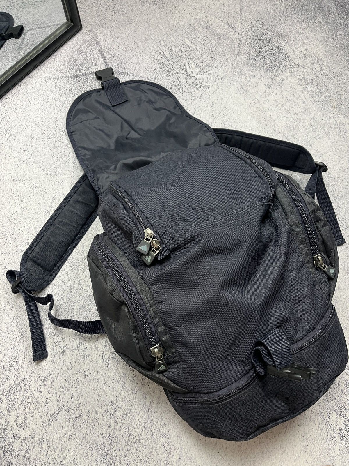 Adidas Vintage Adidas 00’s Y2K Logo Backpack Streetwear Hype Rare Size ONE SIZE - 6 Thumbnail