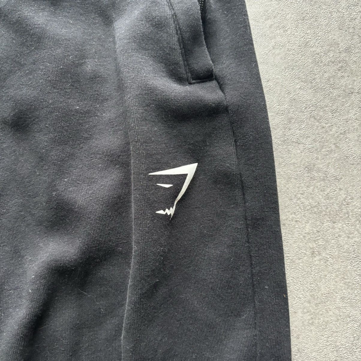 Gymshark Black gymshark crest joggers Size US 30 / EU 46 - 2 Thumbnail