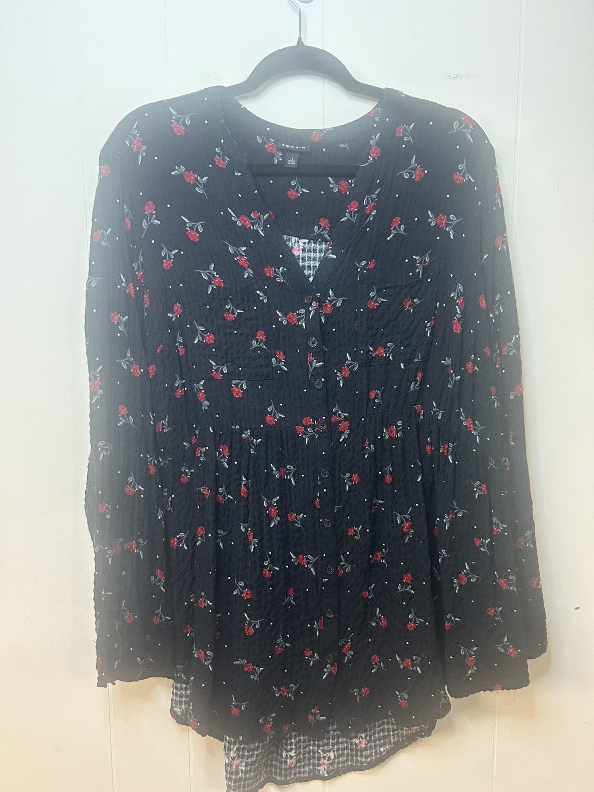 Torrid Torrid Tunic 1X Black Red Floral Crinkle Knit HiLo Button Up Size XXL / US 16-18 / IT 52-54 - 2 Thumbnail