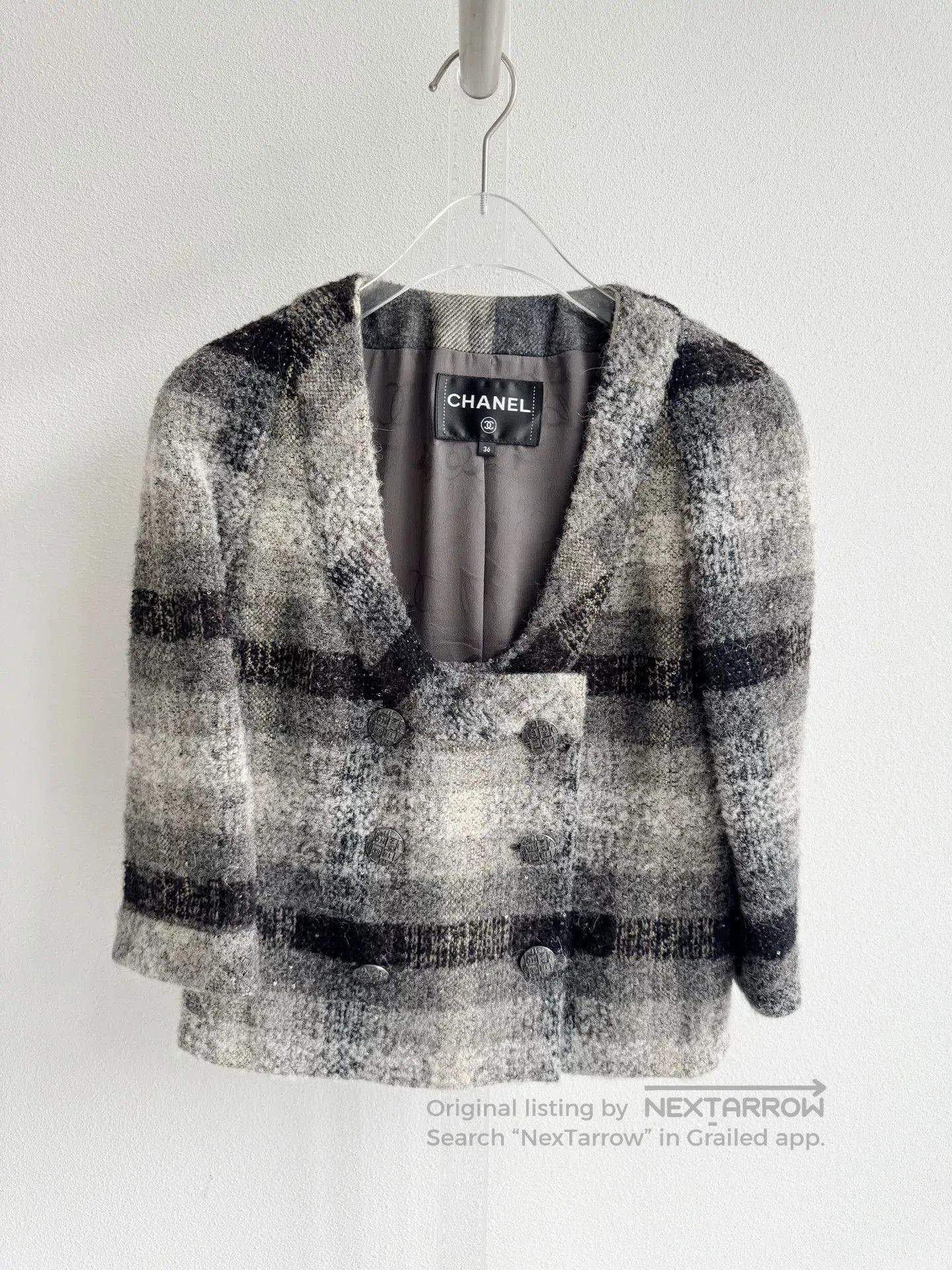 Chanel Chanel 18B Tweed U-Neck Short Jacket. Size XS / US 0-2 / IT 36-38 - 2 Thumbnail