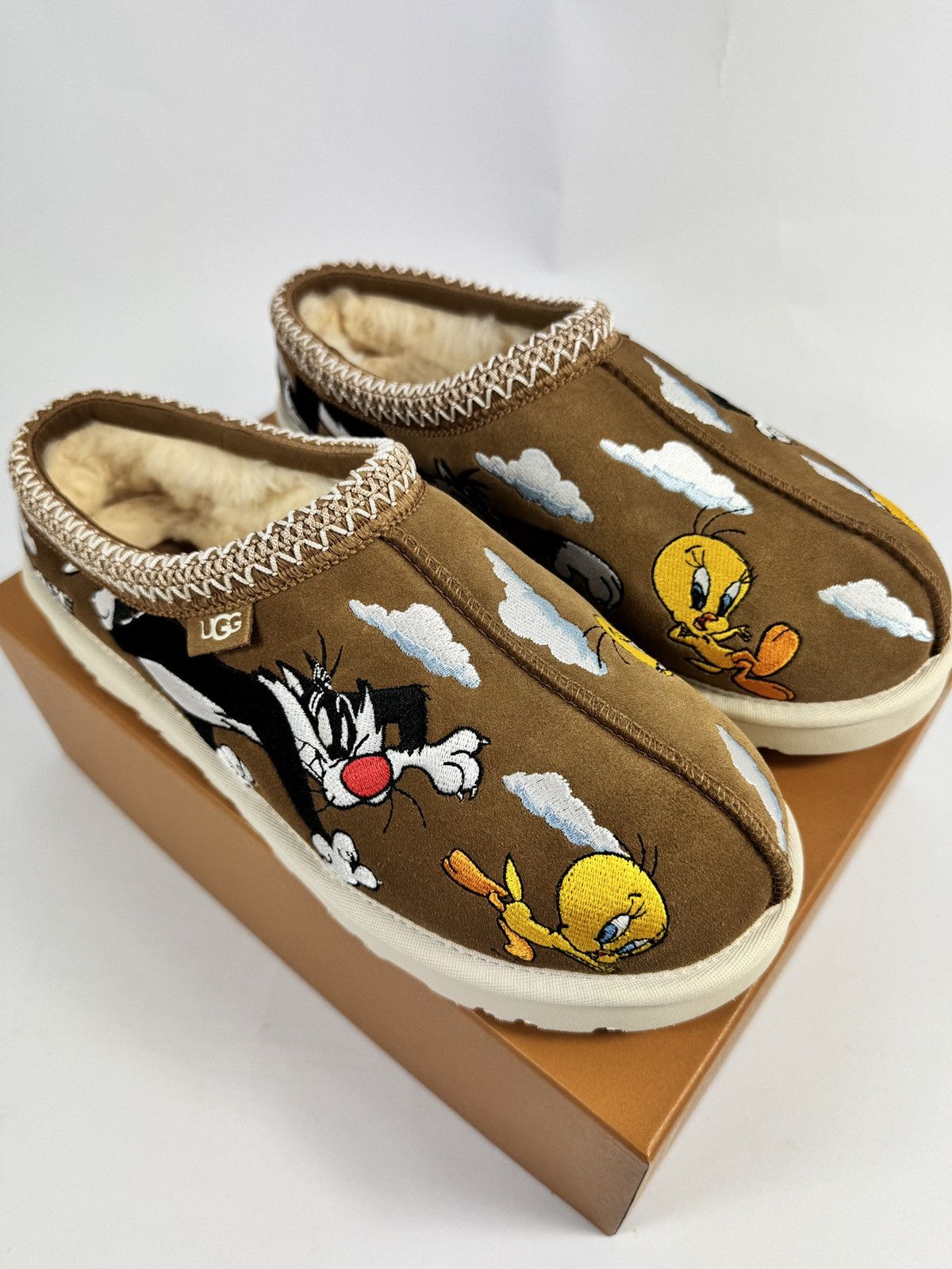 Palace × Ugg LOONEY TUNES UGGS Size US 10 / EU 43 - 2 Thumbnail