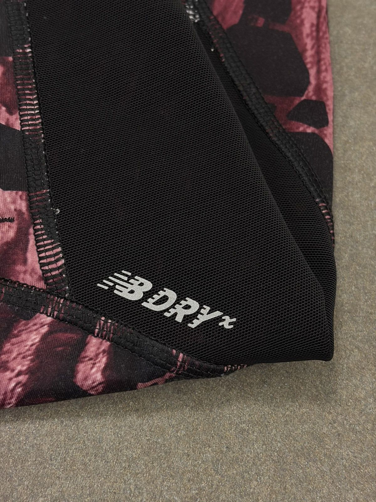 New Balance New Balance Pants Womens Small Pink Black NB Dryx Leggings Size 25" / US 0 / IT 36 - 9 Thumbnail