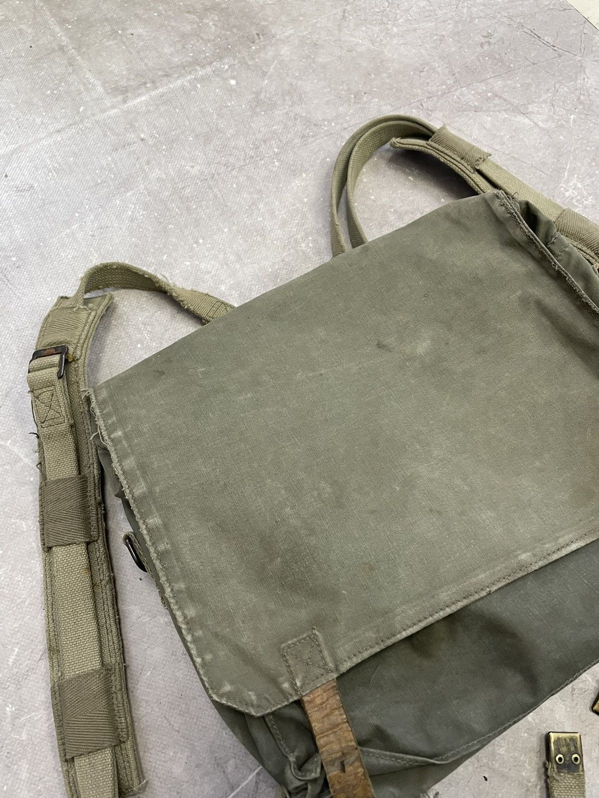Japanese Brand Vintage military green canvas bag utilitarian army style Size ONE SIZE - 4 Thumbnail