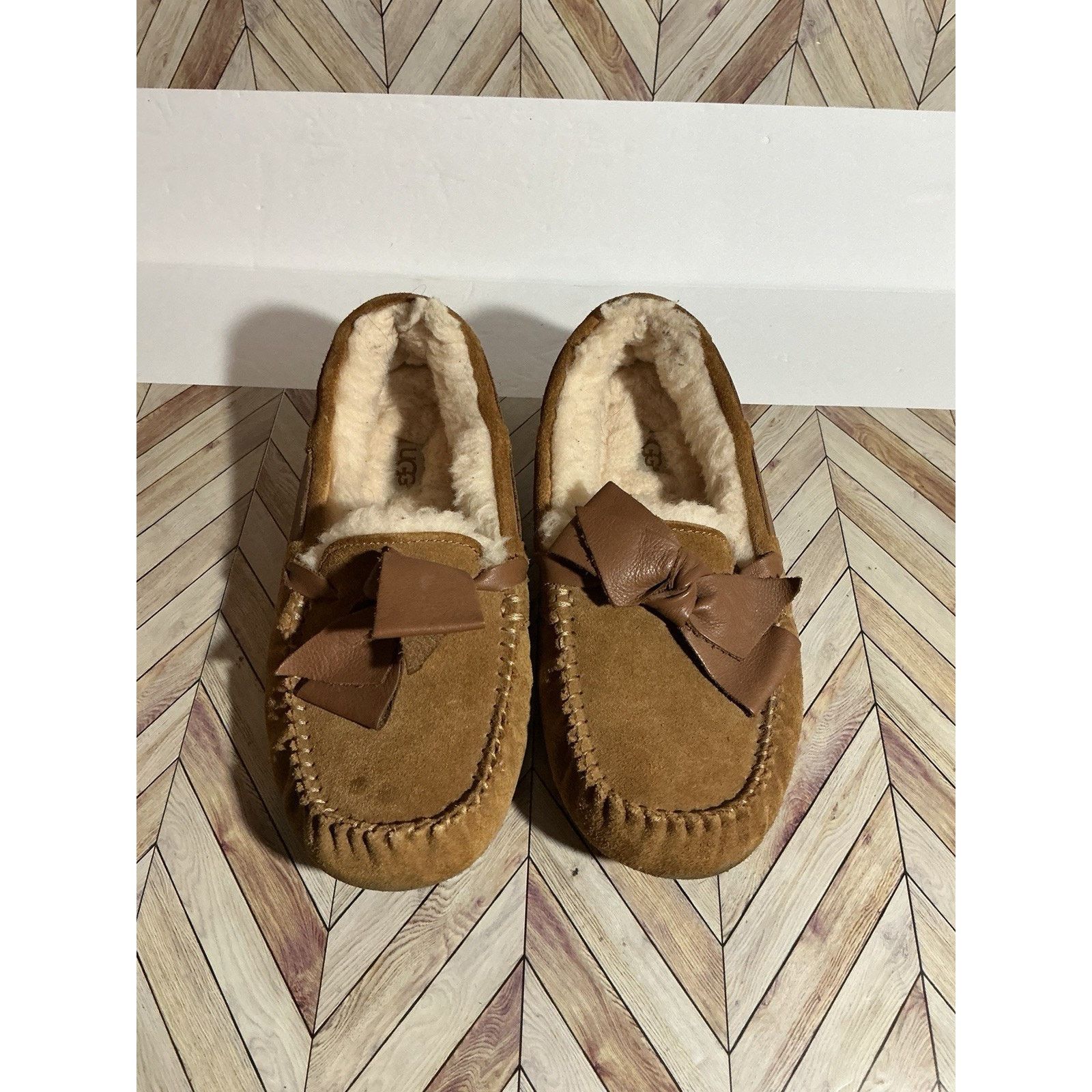 Ugg UGG Dakota Leather Bow Women Slipper Suede Chestnut US 7 Size US 7 / IT 37 - 9 Thumbnail