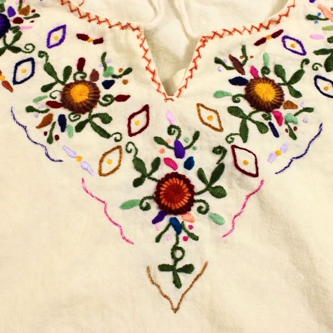 Vintage VINTAGE Guatemalan Embroider Shirt Women Small White Boho Floral Cotton Peasant Shirt Women S White Embroidered Tunic Size S / US 4 / IT 40 - 6 Thumbnail