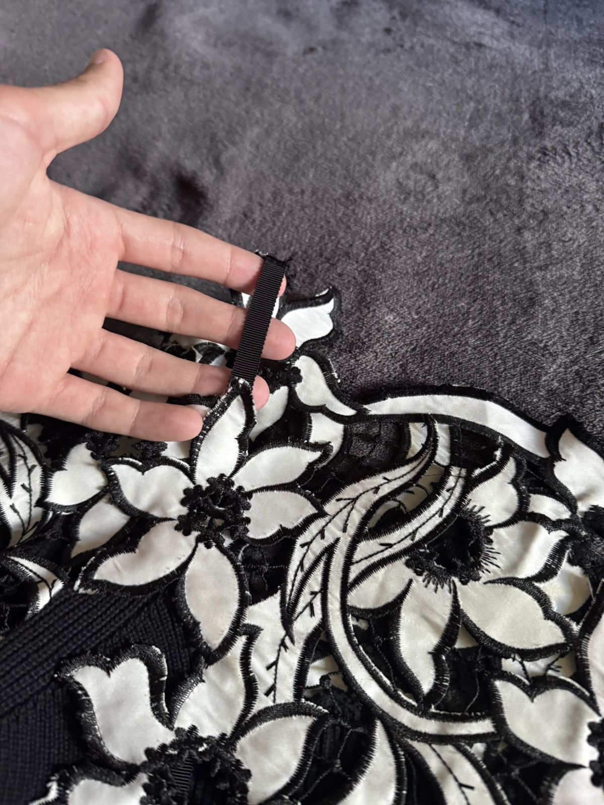 Sacai Sacai Black & White Floral sweaters RARE japanesse brand Size S / US 4 / IT 40 - 7 Thumbnail