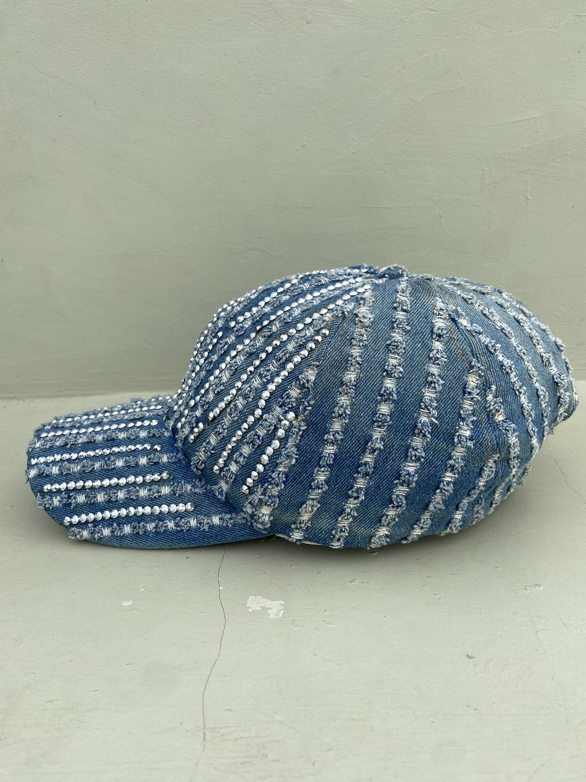 If Six Was Nine 2000s denim ditsetressed women hat Size ONE SIZE - 5 Thumbnail