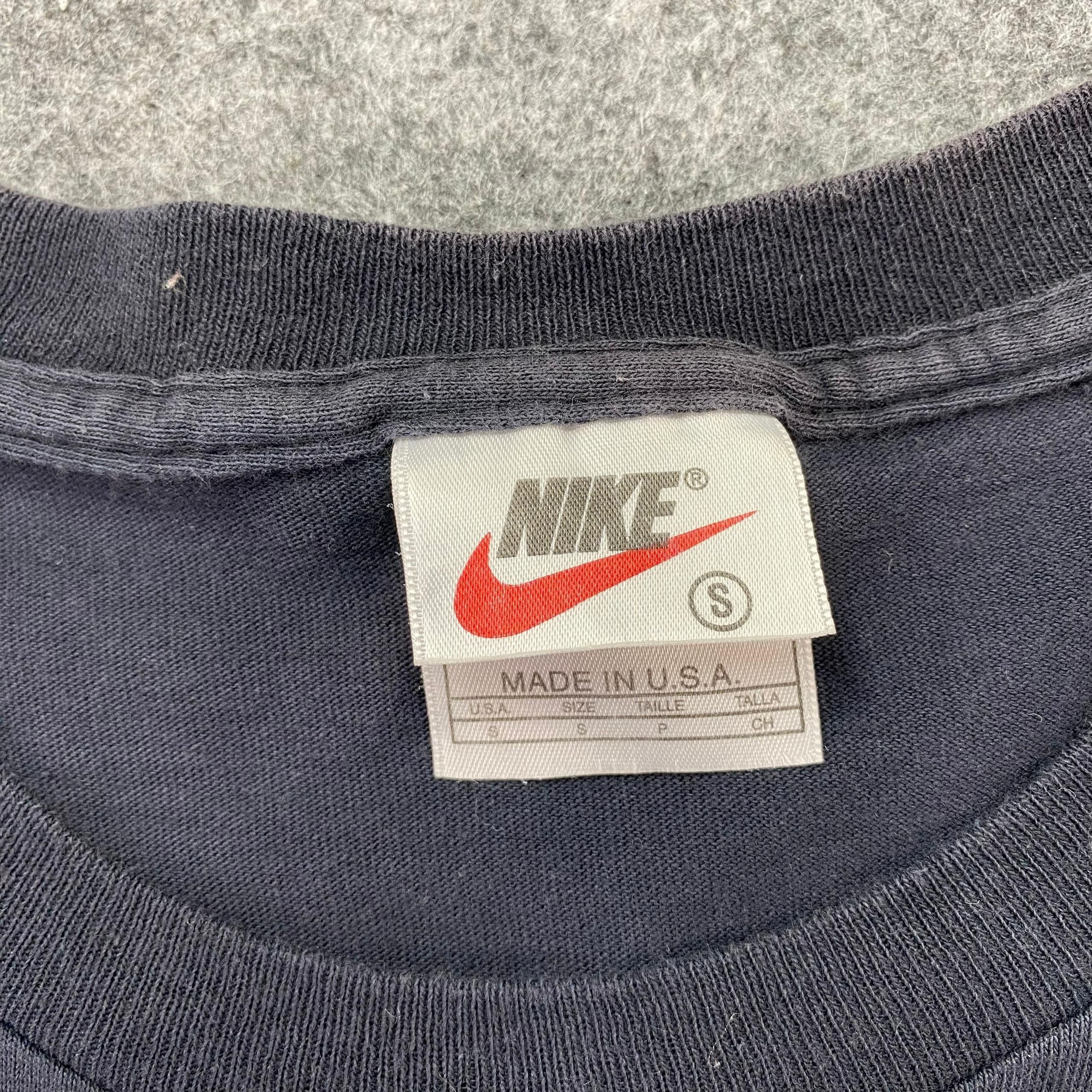 Nike Vintage Nike Sport Tshirt Size US L / EU 52-54 / 3 - 9 Thumbnail