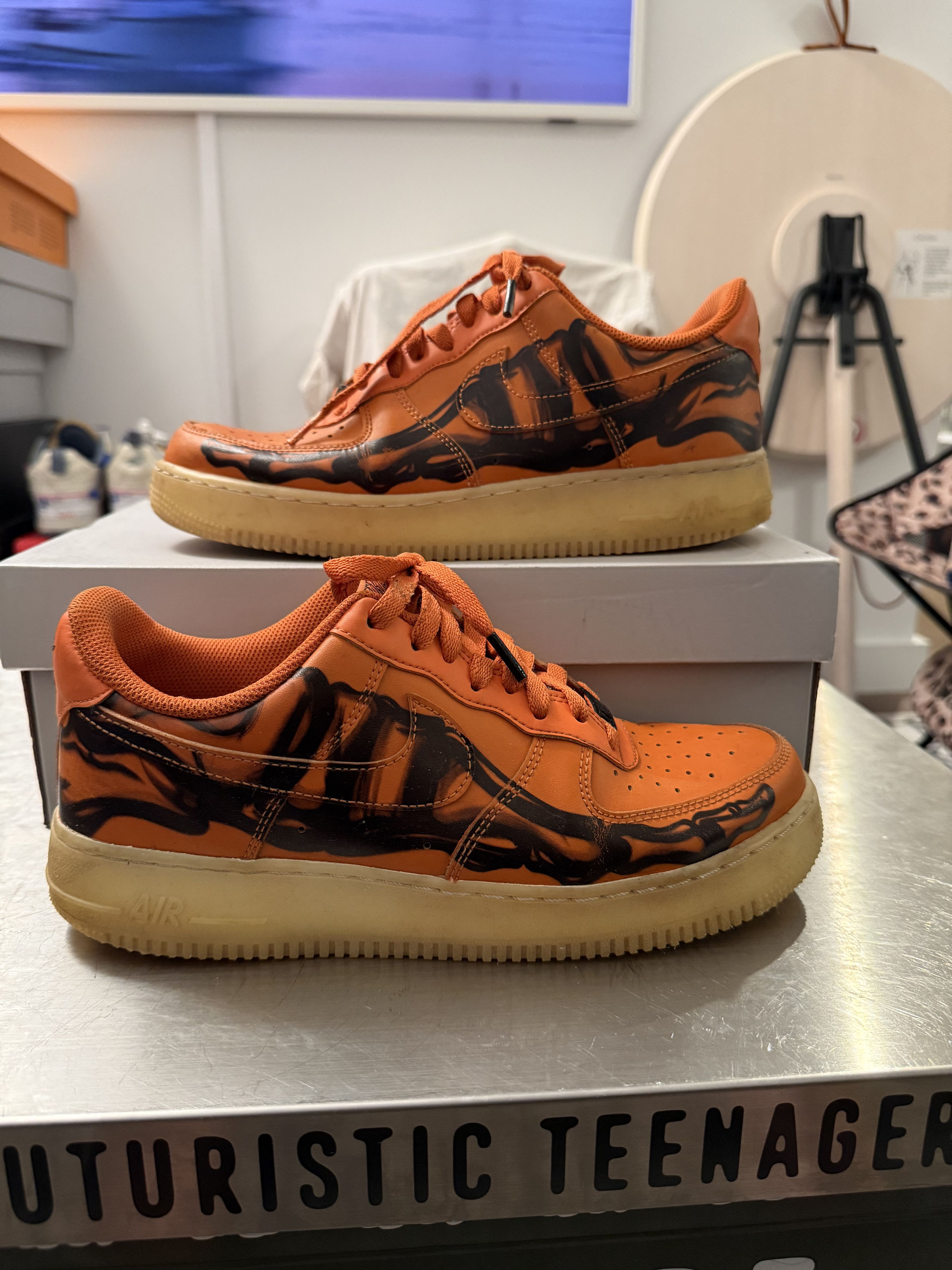 Nike 2020 Nike Air Force 1 Low Orange Skeleton Halloween Size US 8.5 / EU 41-42 - 2 Thumbnail