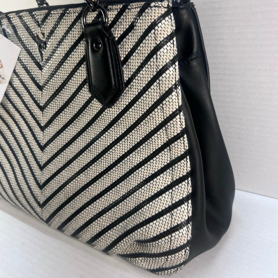Vera Wang Vera Wang Black/White Wool Handbag Designer Purse EUC Size ONE SIZE - 3 Thumbnail