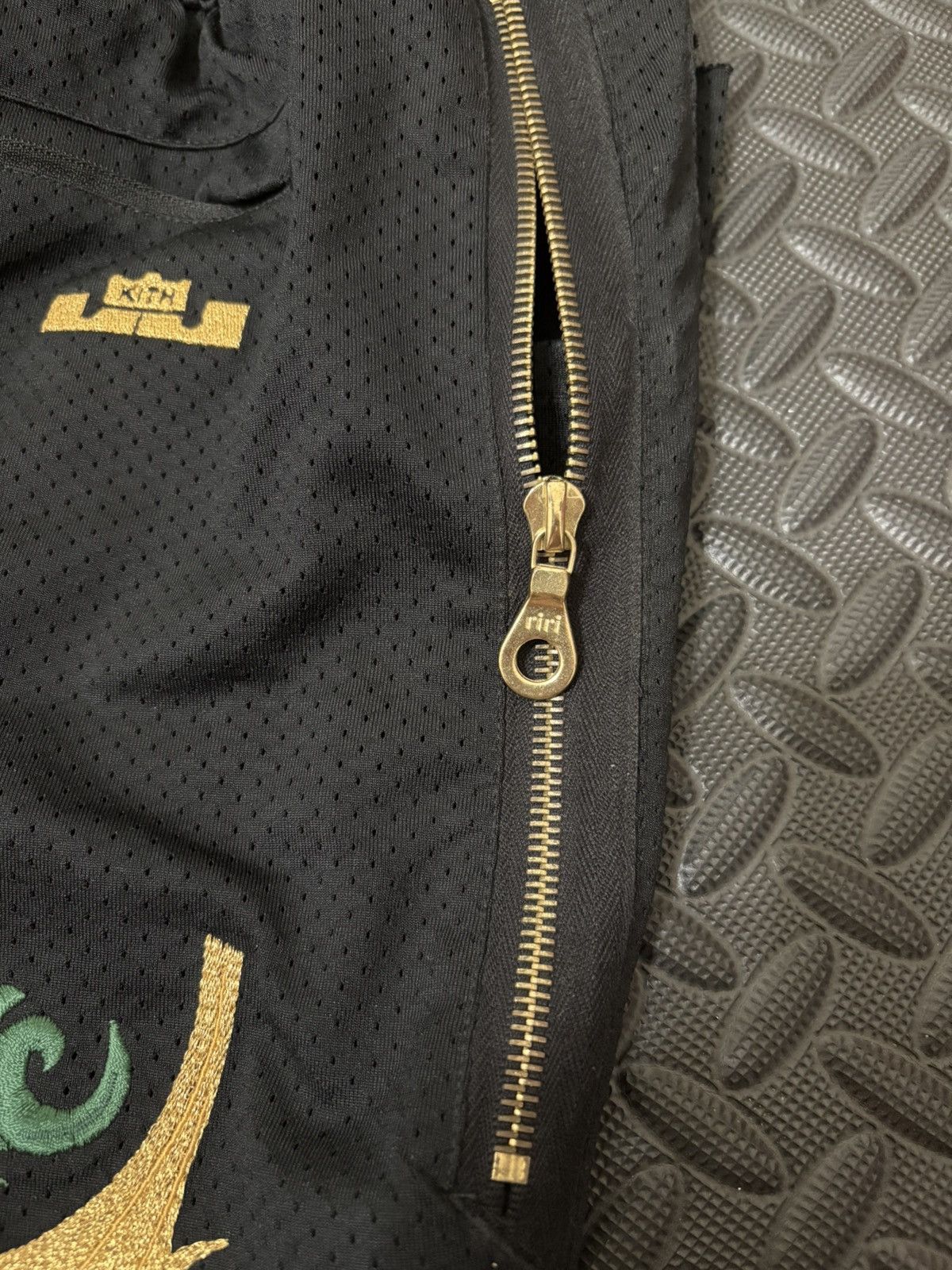 Kith × Nike Kith x Nike Lebron Cloak Shorts Size L Size US 34 / EU 50 - 13 Thumbnail