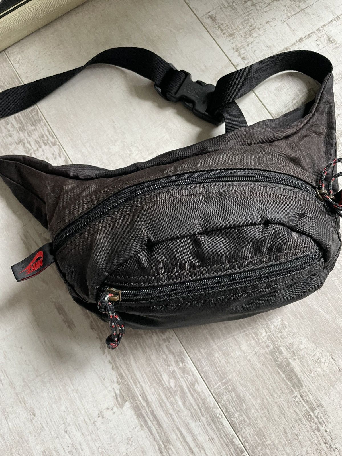 Nike × Vintage Vintage Nike 90’s Sling Bag Messenger Brown Y2K Swoosh Size ONE SIZE - 3 Thumbnail