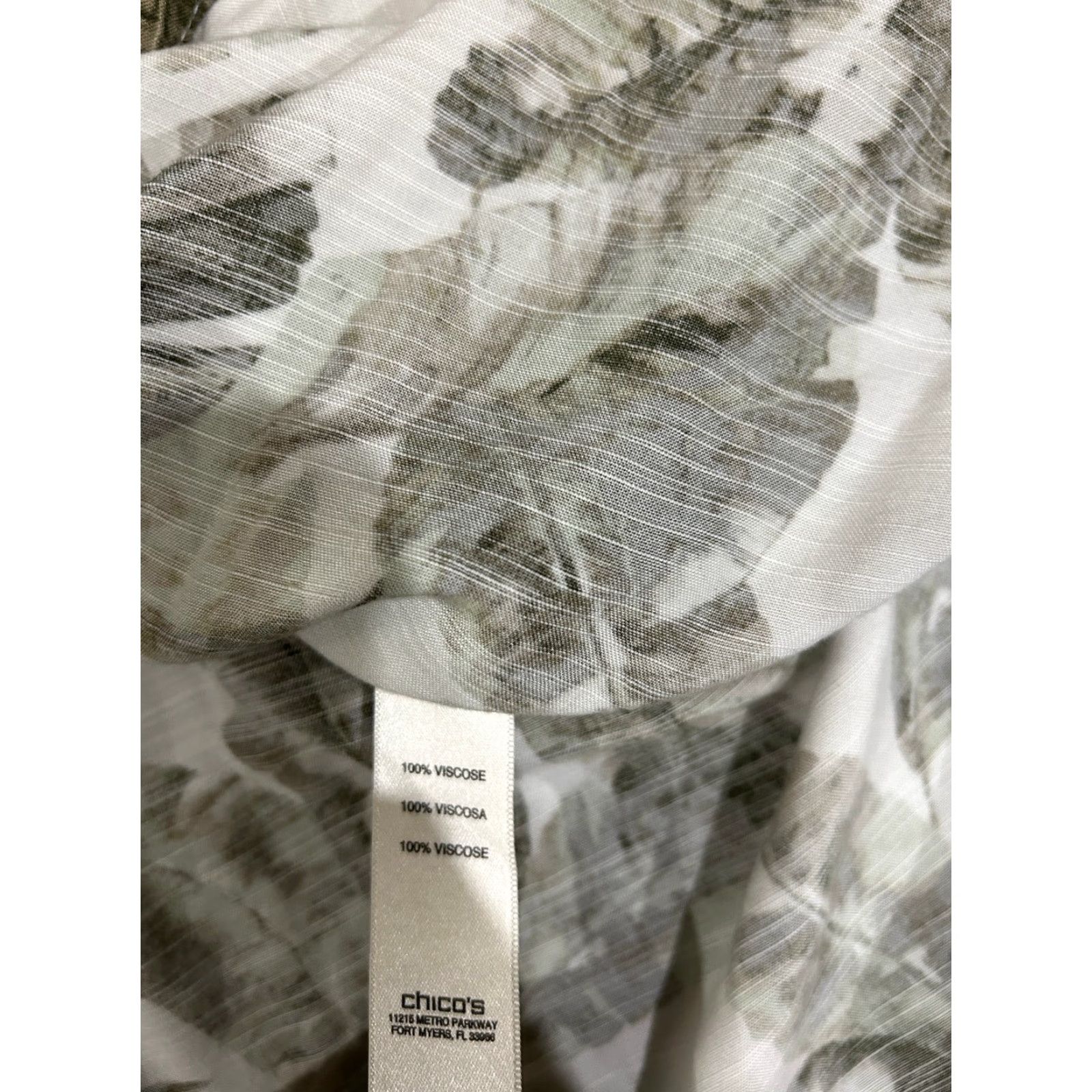 Vintage Chicos Blouse Womens 1 White Green Floral Print Lightweight Viscose Button Front Casual Shirt Green Classic Floral Summerspring Womens Size XS / US 0-2 / IT 36-38 - 7 Thumbnail