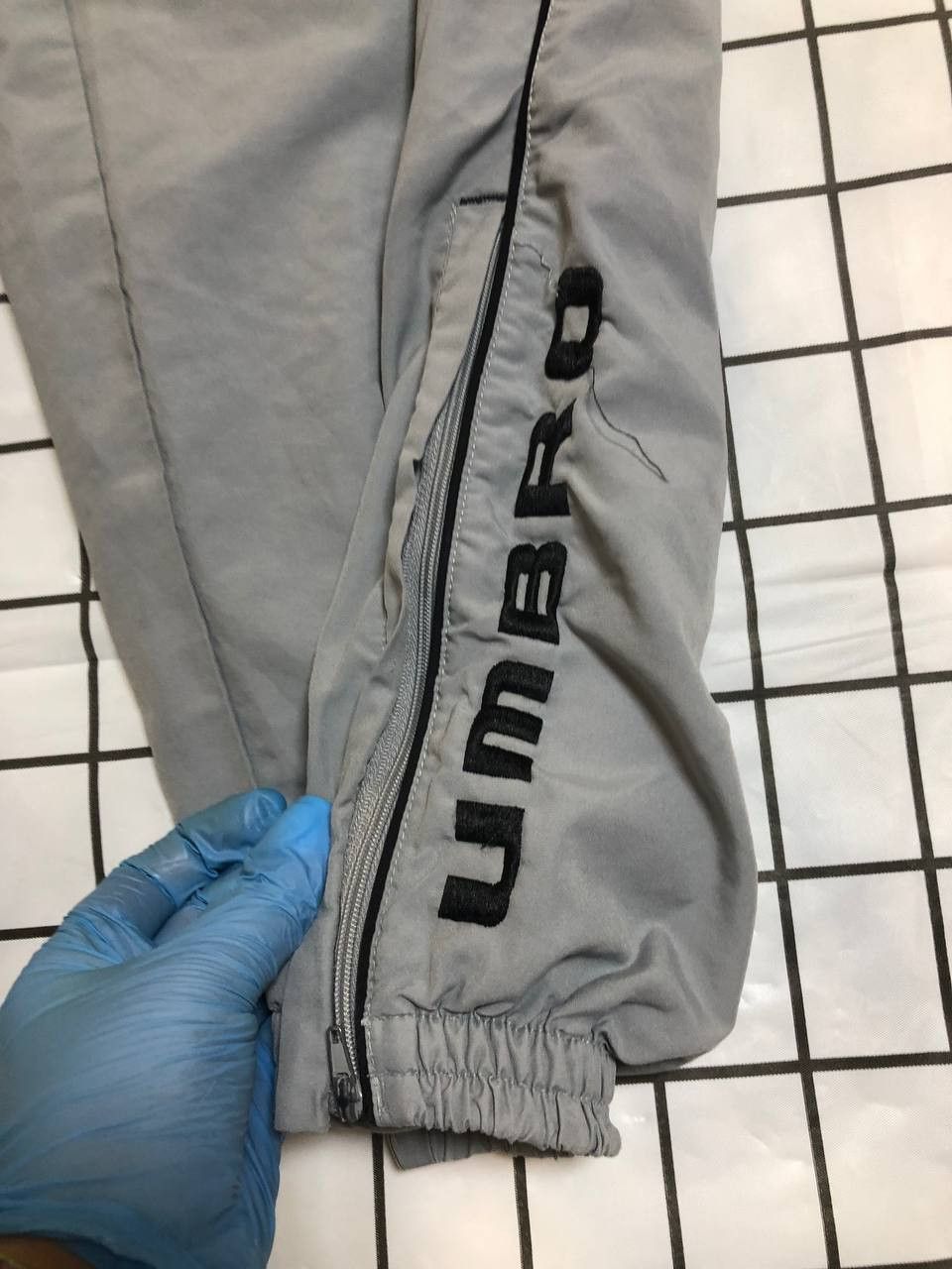 Umbro Vintage Umbro Baggy Embroidered Track Pants Size US 38 / EU 54 - 2 Thumbnail