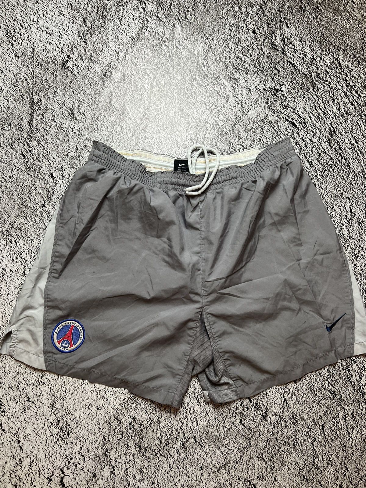Nike 2000-2001 PSG Paris Saint Germain rare vintage nike shorts Size US 34 / EU 50 - 1 Thumbnail