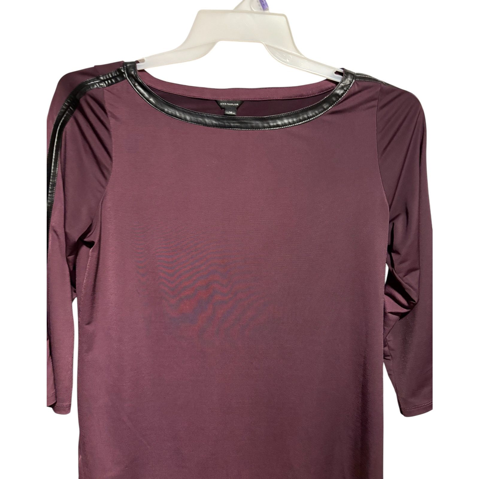 Ann Taylor Ann Taylor Maroon Black pLeather Trim 3/4 Sleeve Stretch Top Size M / US 6-8 / IT 42-44 - 2 Thumbnail