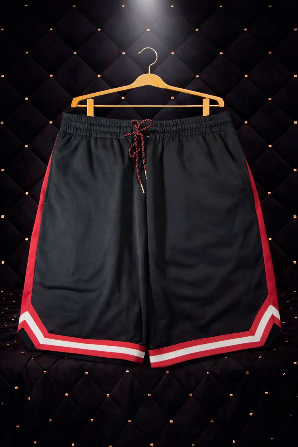 Other BLACK RED TRIM BASKETBALL MESH SHORTS Size US 32 / EU 48 - 1 Preview