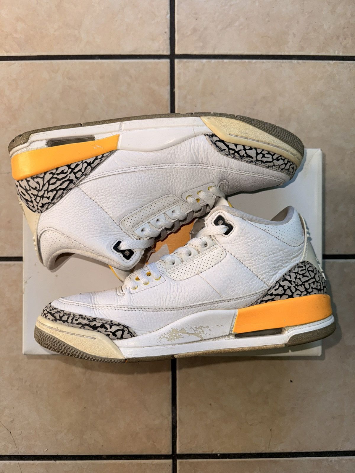 Jordan Brand Laser Orange 3s Size US 9.5 / EU 42-43 - 2 Thumbnail