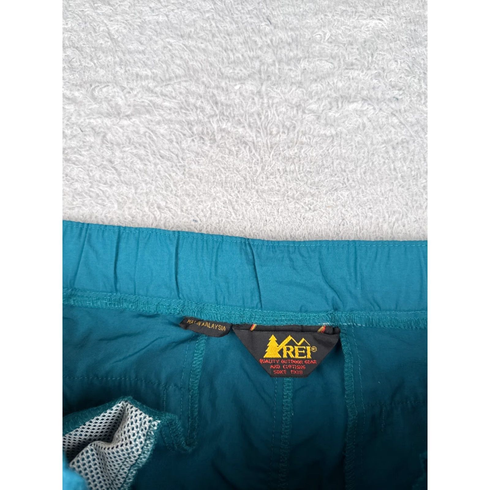 Vintage REI Men Shorts Cargo Belted 40x7 Blue Nylon Cotton 100% Hiking Camping Casual Travel Regular Inseam 7 in Pockets Logo Size US 33 - 7 Thumbnail