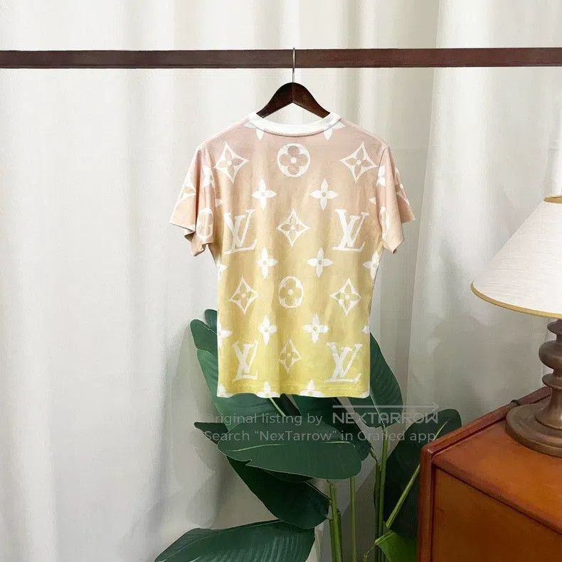 Louis Vuitton Louis Vuitton Logo printed gradient short sleeves Size L / US 10 / IT 46 - 1 Thumbnail