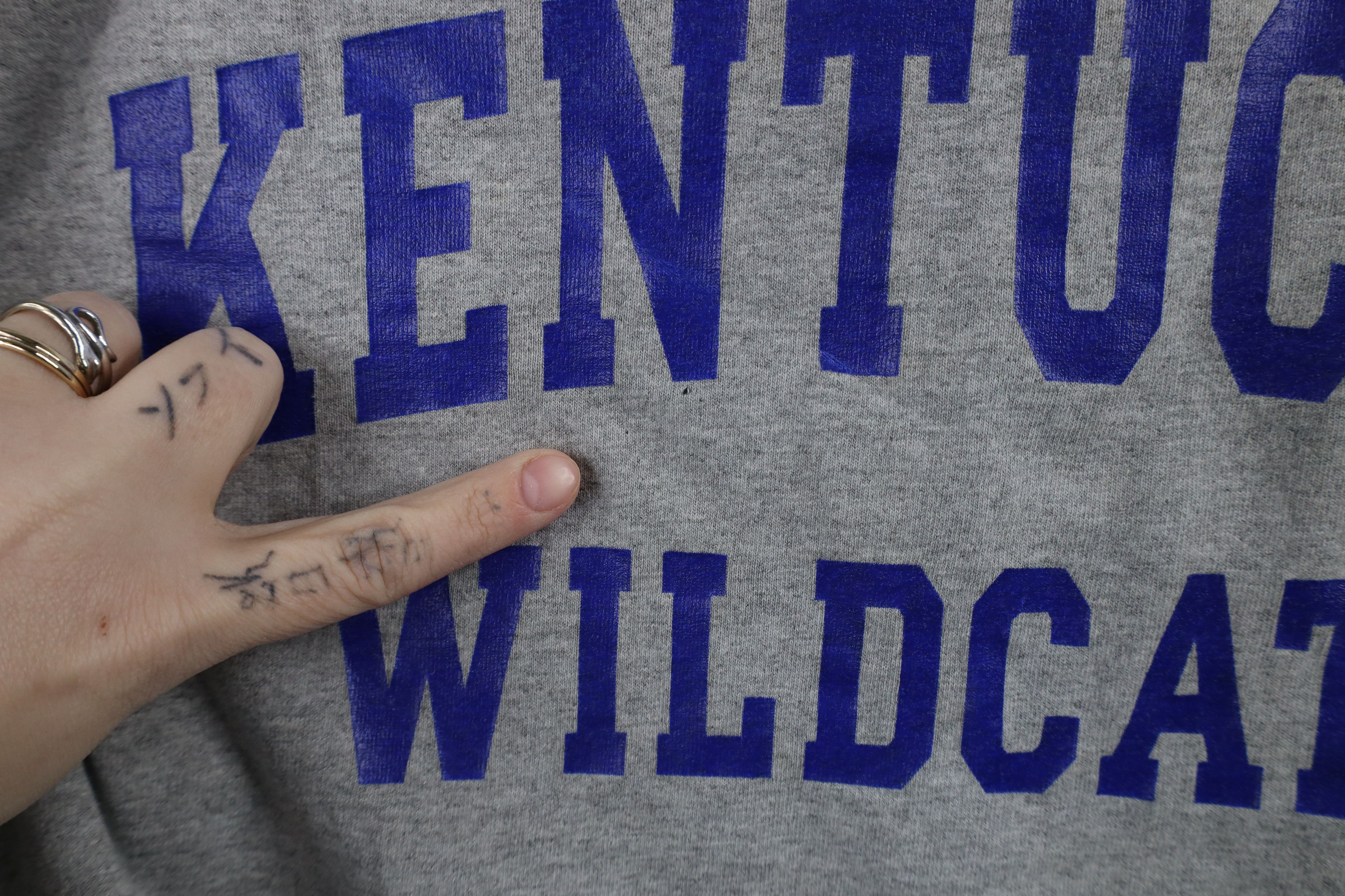 Vintage Vintage 90s University of Kentucky Long Sleeve T-Shirt USA Size US M / EU 48-50 / 2 - 5 Thumbnail