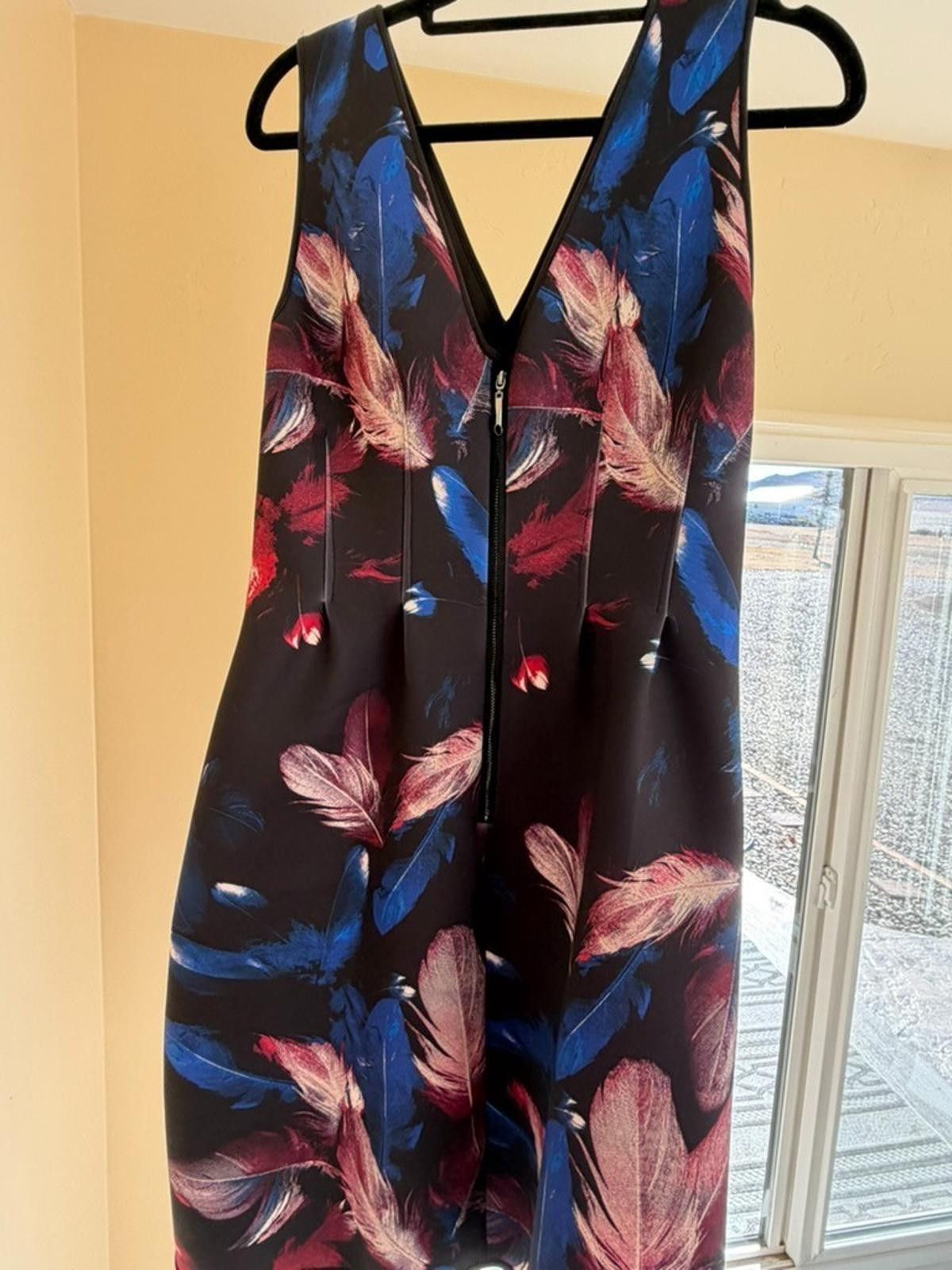 Other WHBM SCUBA Dress 6 Black Blue Red Feather Print Size M / US 6-8 / IT 42-44 - 6 Thumbnail